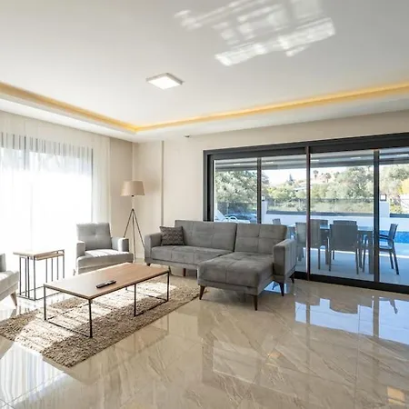 Cesme'de Plajlara Yakin, Ozel Havuzlu Villa-awz110 Βίλα Σμύρνη