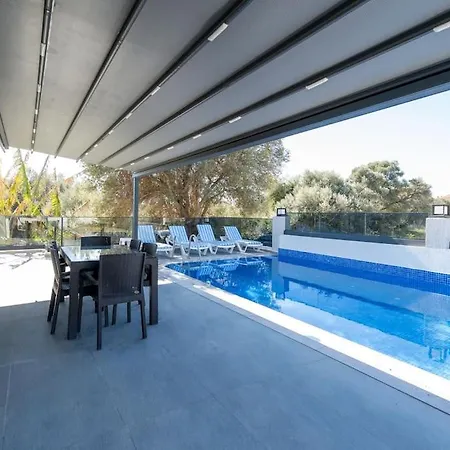 Cesme'de Plajlara Yakin, Ozel Havuzlu Villa-awz110 Βίλα *