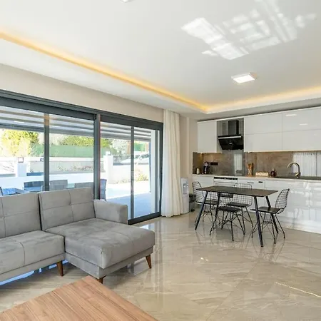 Cesme'de Plajlara Yakin, Ozel Havuzlu Villa-awz110 빌라 *