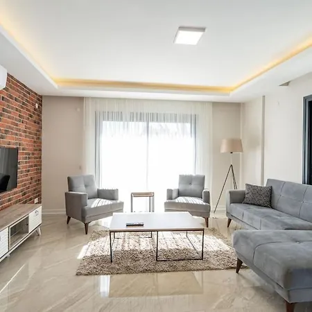 וילה Cesme'de Plajlara Yakin, Ozel Havuzlu Villa-awz110 איזמיר