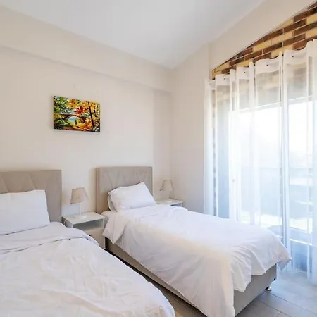 Cesme'de Plajlara Yakin, Ozel Havuzlu Villa-awz110
